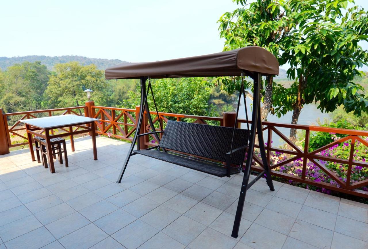 Baan Wanwaree Bed & Breakfast Kanchanaburi Bagian luar foto