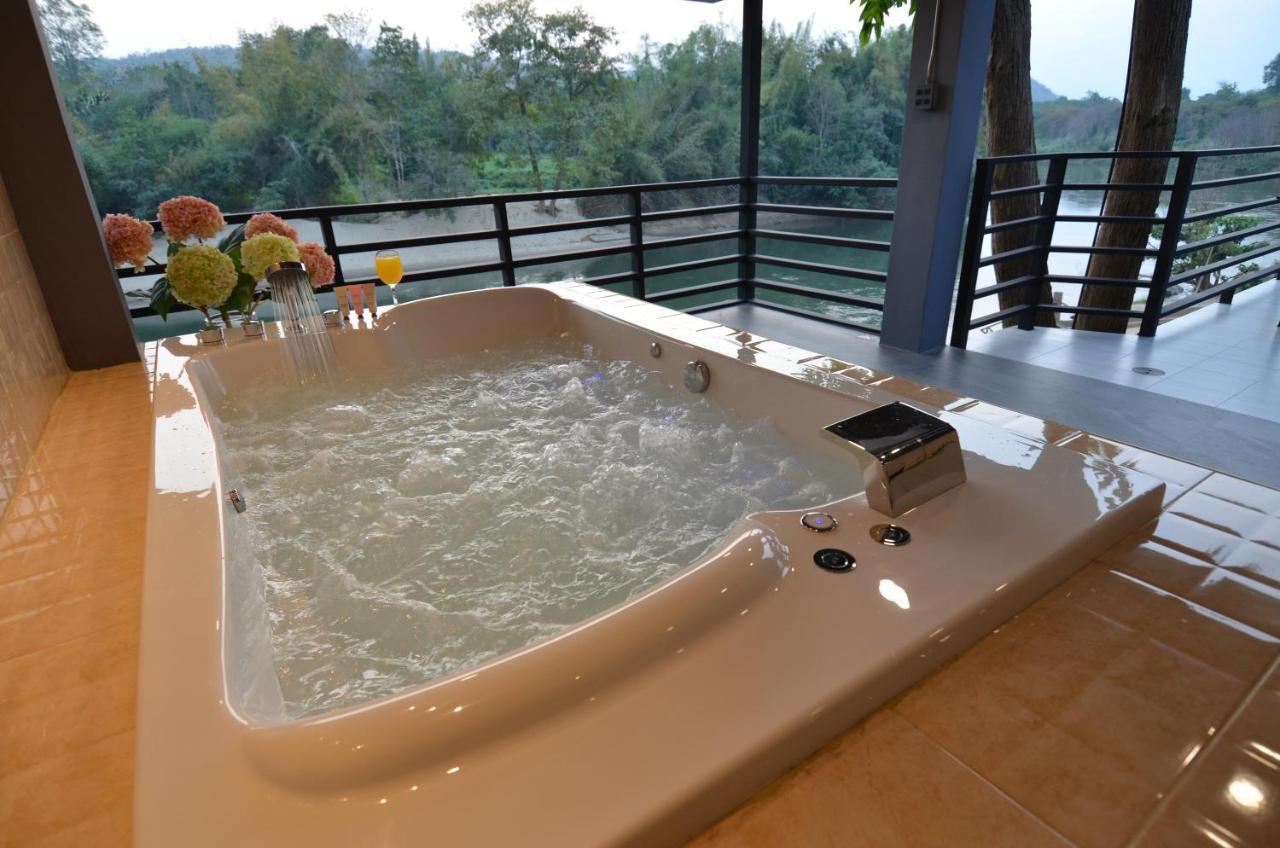 Baan Wanwaree Bed & Breakfast Kanchanaburi Bagian luar foto