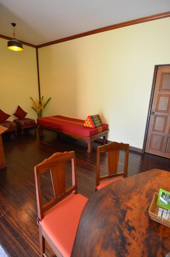 Baan Wanwaree Bed & Breakfast Kanchanaburi Bagian luar foto