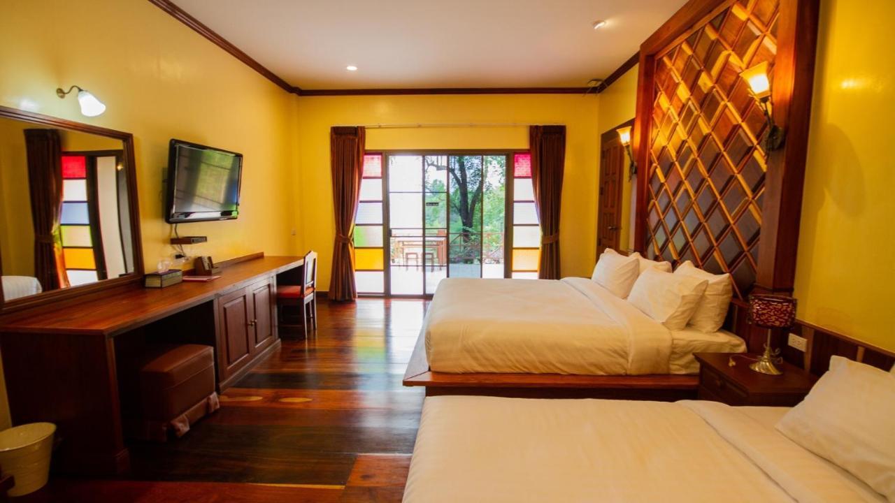 Baan Wanwaree Bed & Breakfast Kanchanaburi Bagian luar foto